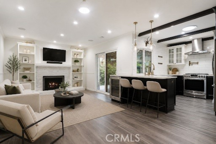 Residential Home in Thousand Oaks East