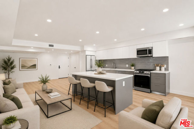 Residential Home in Hollywood