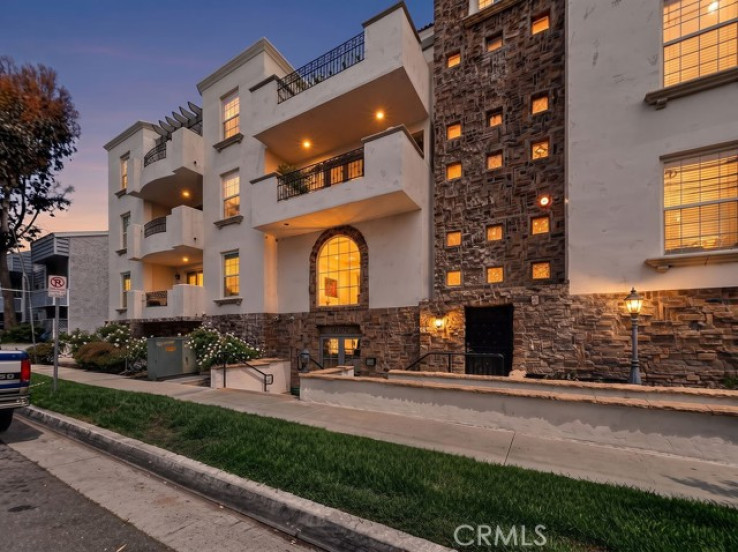 2 Bed Home for Sale in Studio City, California