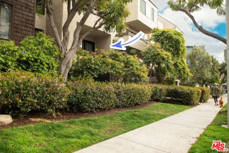 Residential Home in West Hollywood Vicinity