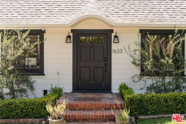 Residential Home in Hollywood