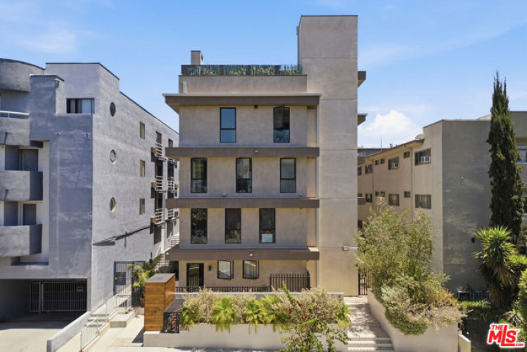 Residential Home in Hollywood
