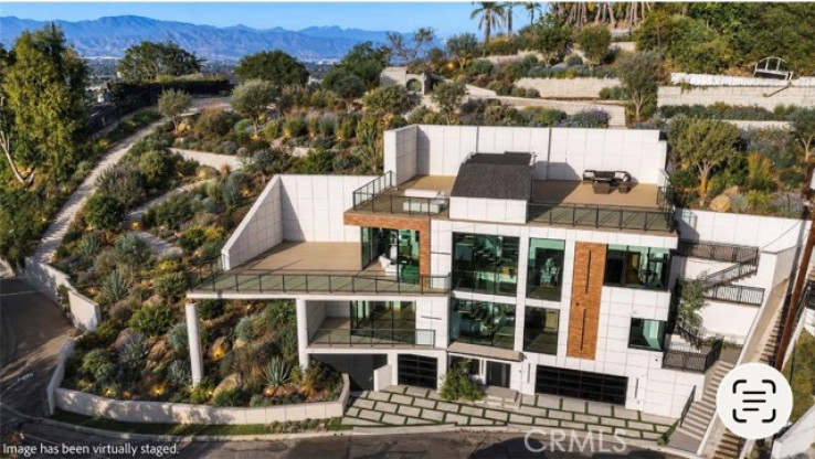 4 Bed Home for Sale in Sherman Oaks, California