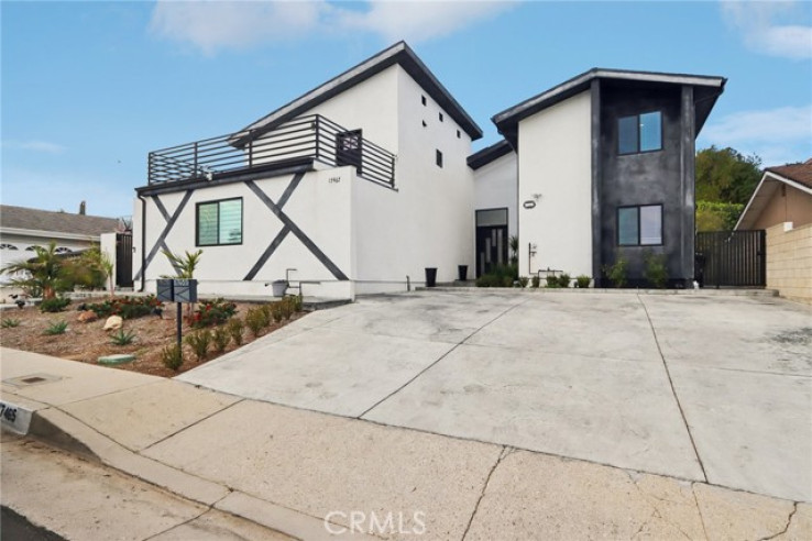 6 Bed Home for Sale in Granada Hills, California