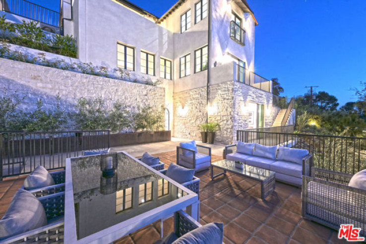 4 Bed Home for Sale in Los Angeles, California