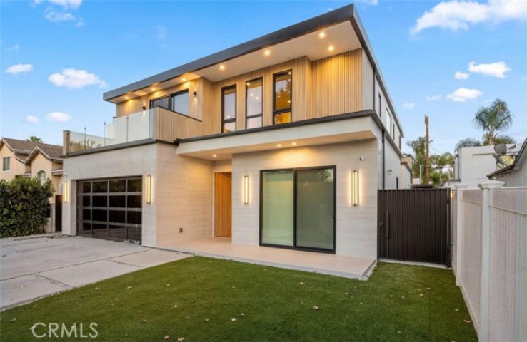 7 Bed Home for Sale in Encino, California