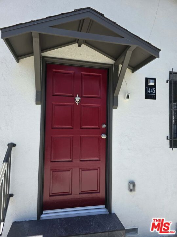 Residential Income in Hollywood