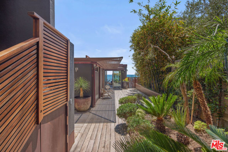 Residential Home in Malibu Beach