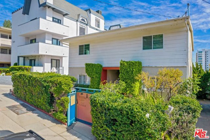 Residential Income in Sunset Strip - Hollywood Hills West