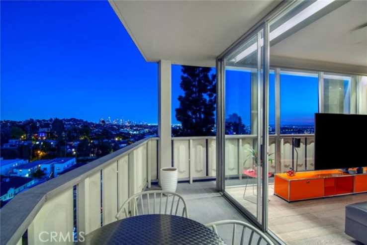 1 Bed Home for Sale in Los Angeles, California