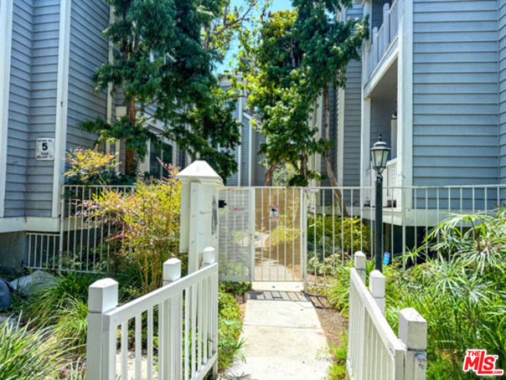 1 Bed Home for Sale in Los Angeles, California