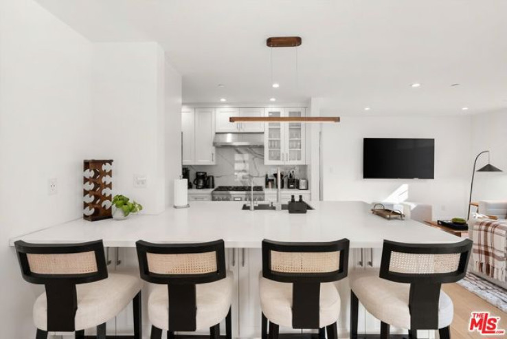 6 Bed Home for Sale in Los Angeles, California