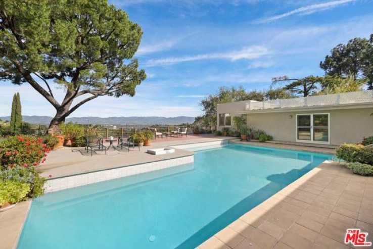 6 Bed Home for Sale in Los Angeles, California