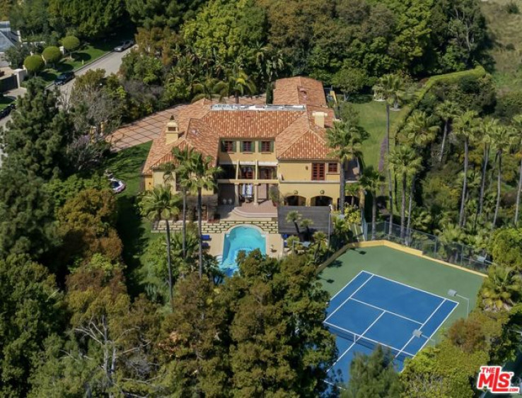 Residential Home in Beverly Hills Post Office