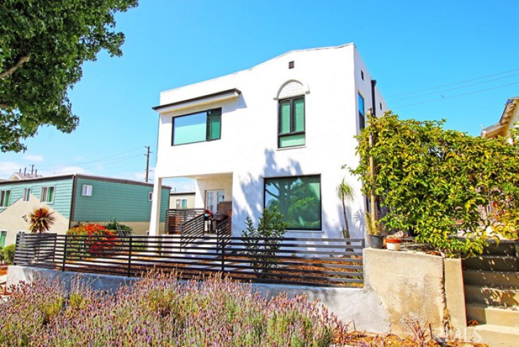 Residential Income in Santa Monica