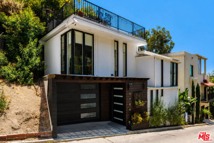 Residential Home in Sunset Strip - Hollywood Hills West
