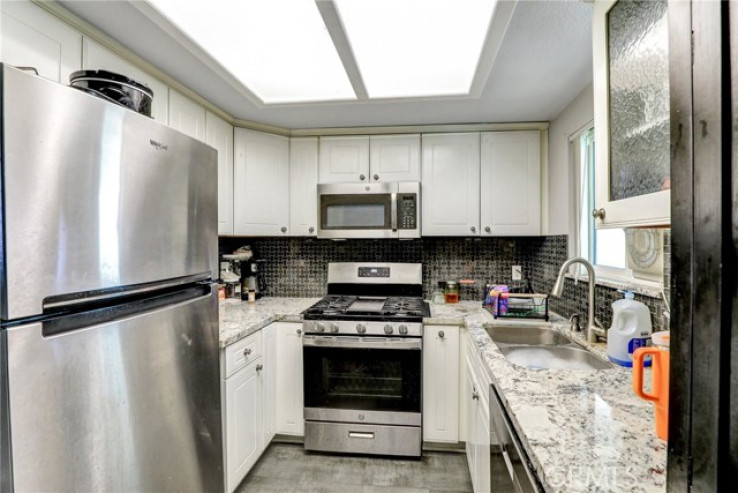 2 Bed Home for Sale in Hawthorne, California