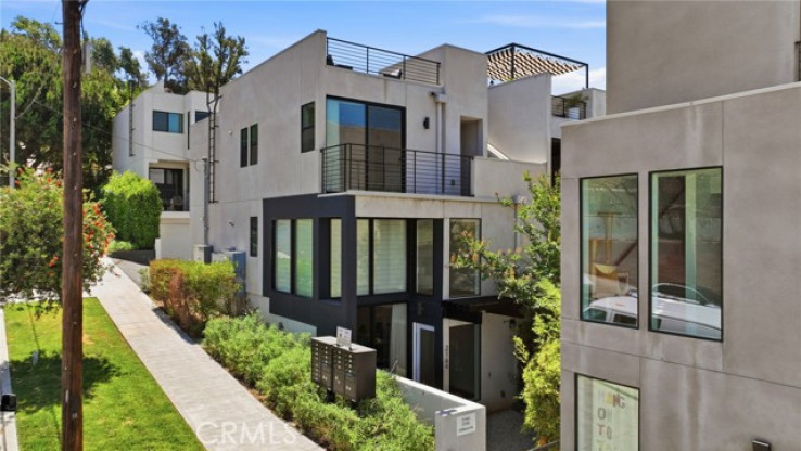 2 Bed Home for Sale in Los Angeles, California