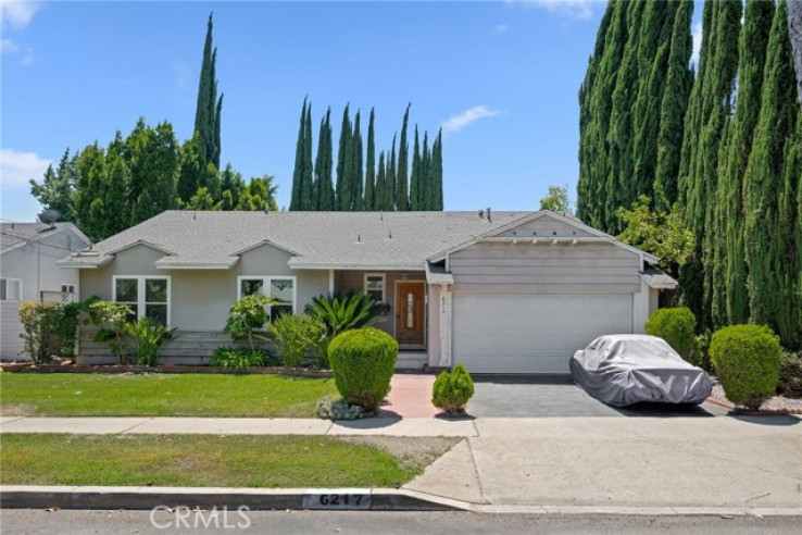 Residential Home in Valley Glen