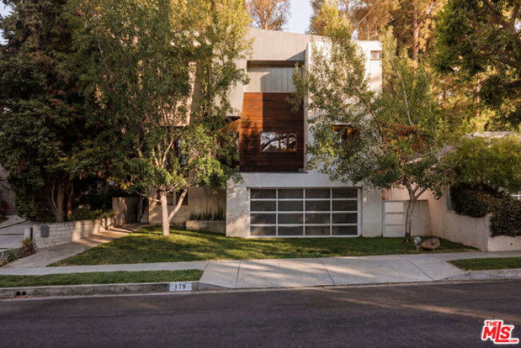4 Bed Home for Sale in Los Angeles, California