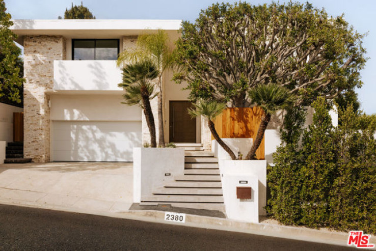 5 Bed Home for Sale in Los Angeles, California