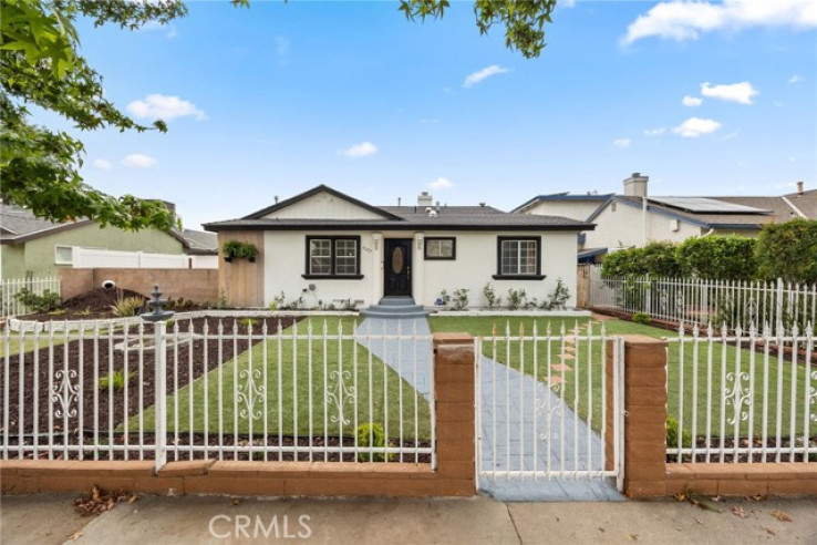 Residential Home in Granada Hills