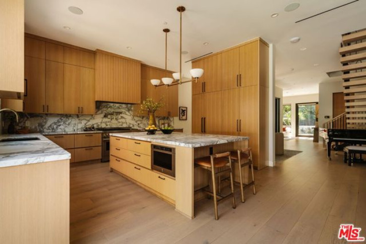 5 Bed Home for Sale in Studio City, California