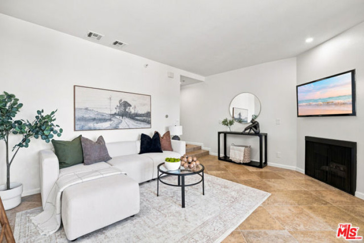Residential Home in Hollywood