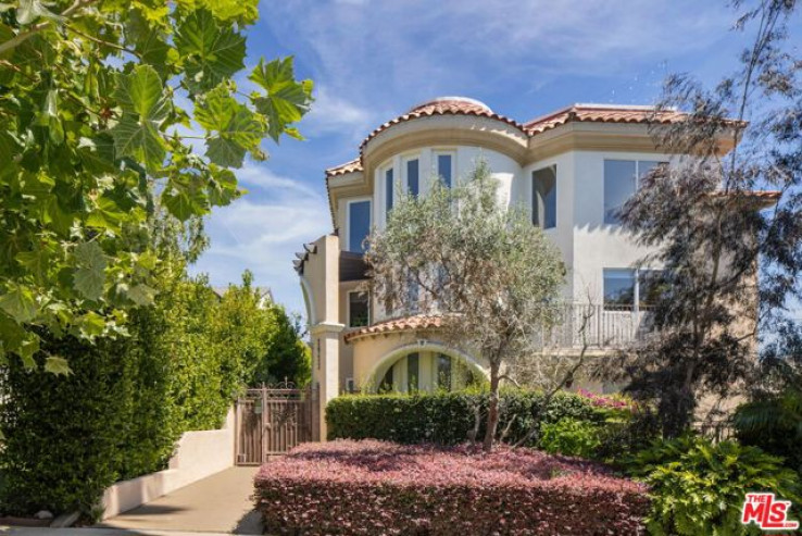 2 Bed Home for Sale in Santa Monica, California
