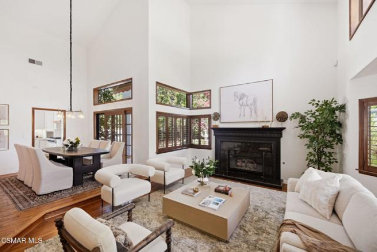 Residential Home in Thousand Oaks East