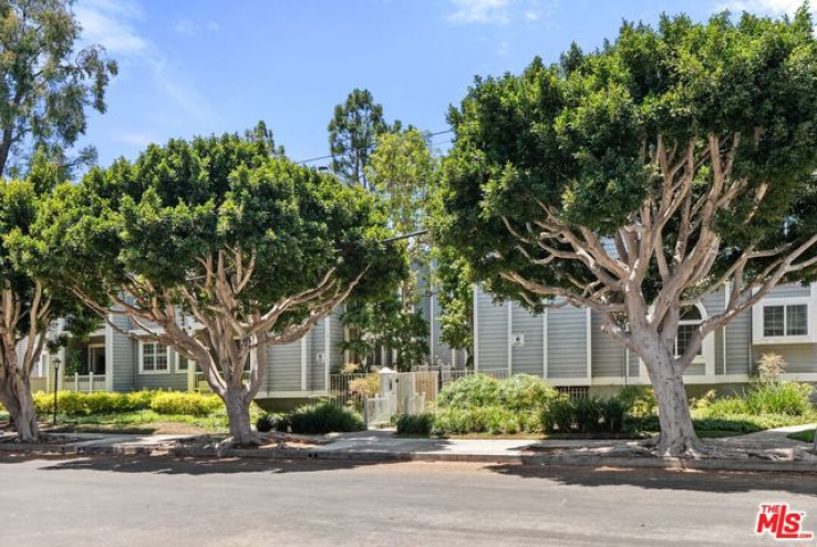 1 Bed Home for Sale in Los Angeles, California