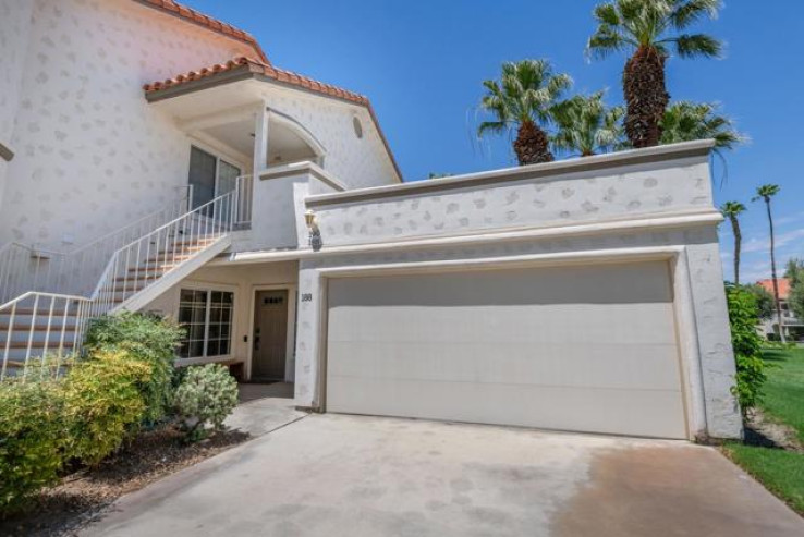 Residential Home in East Palm Desert