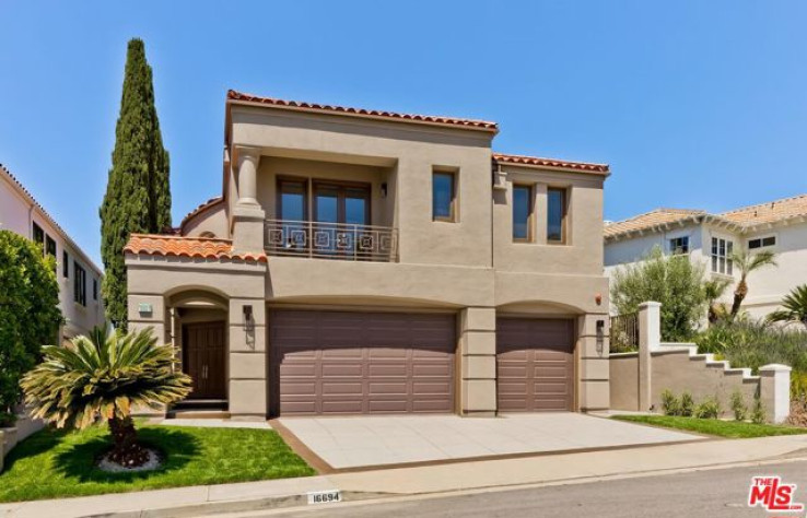 Residential Home in Pacific Palisades