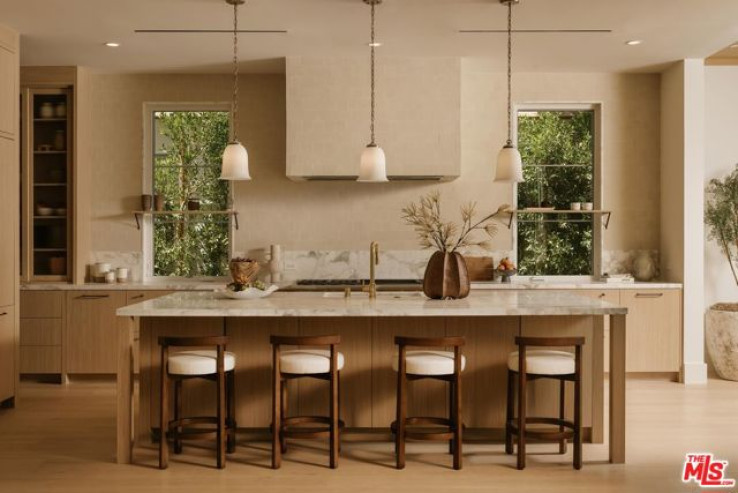 5 Bed Home for Sale in Studio City, California