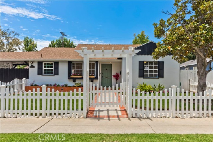 3 Bed Home for Sale in Sherman Oaks, California