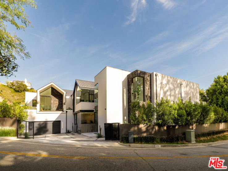 6 Bed Home for Sale in Los Angeles, California