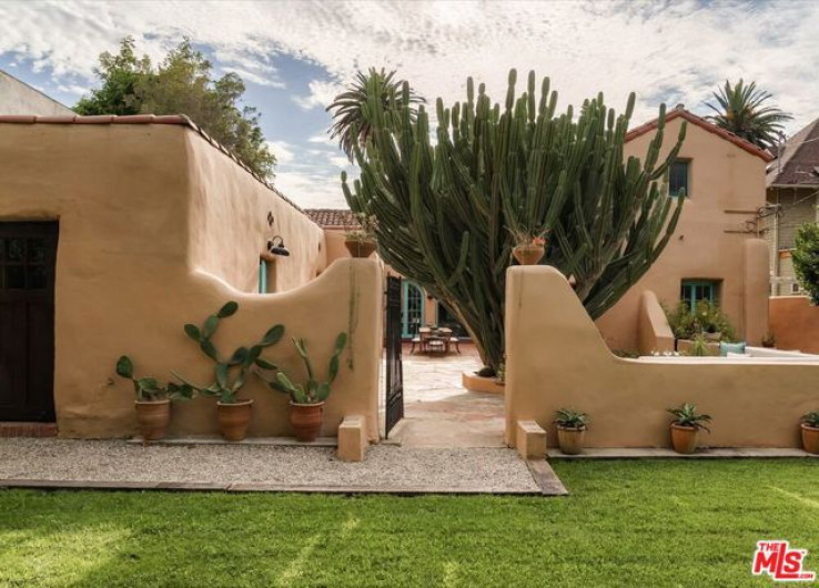 4 Bed Home for Sale in Los Angeles, California