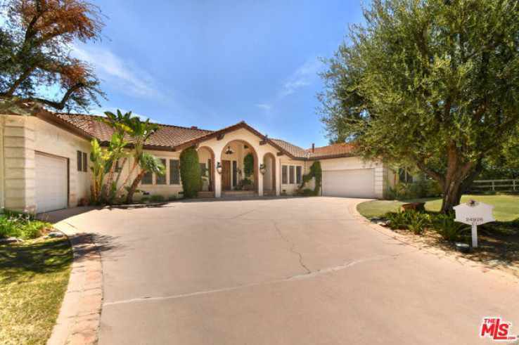 Residential Home in Hidden Hills