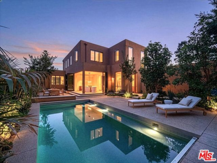 5 Bed Home for Sale in Santa Monica, California
