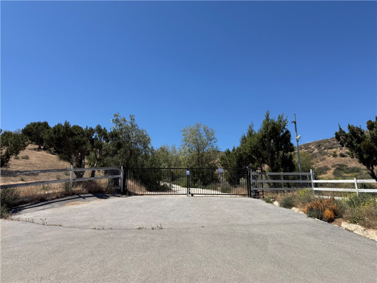 3 Bed Home for Sale in Agua Dulce, California