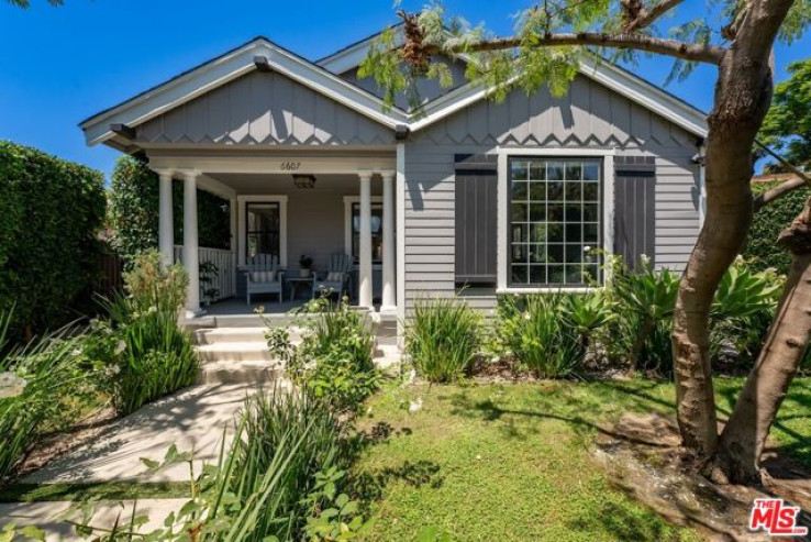 Residential Home in Hollywood
