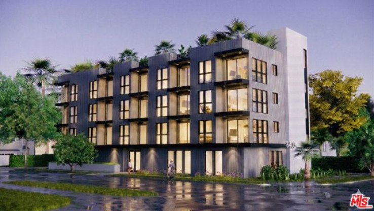 Land in Lake Balboa