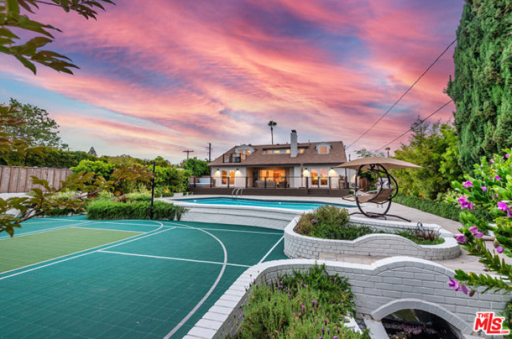 5 Bed Home for Sale in Los Angeles, California