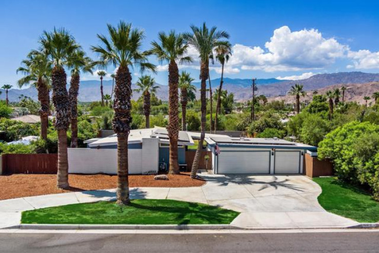Residential Home in North Palm Desert