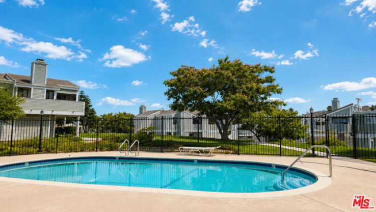 2 Bed Home for Sale in Santa Clarita, California
