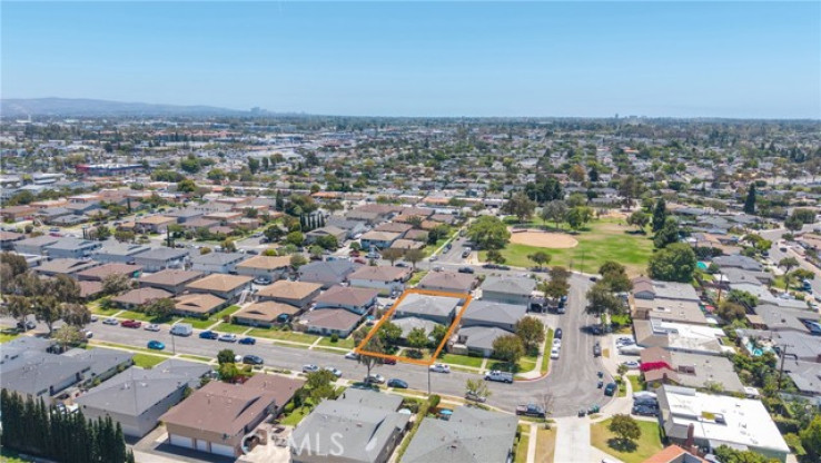  Income Home for Sale in Costa Mesa, California
