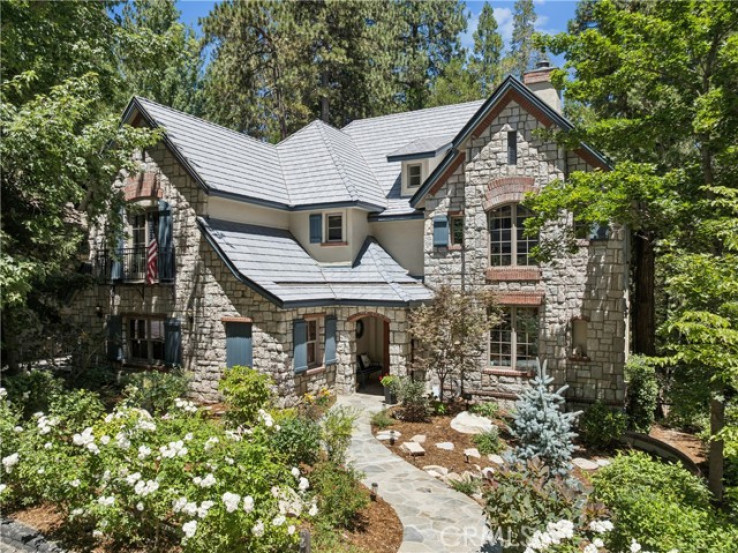 4 Bed Home for Sale in Lake Arrowhead, California