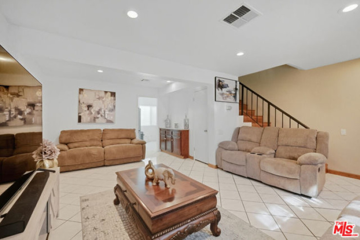 2 Bed Home for Sale in Van Nuys, California