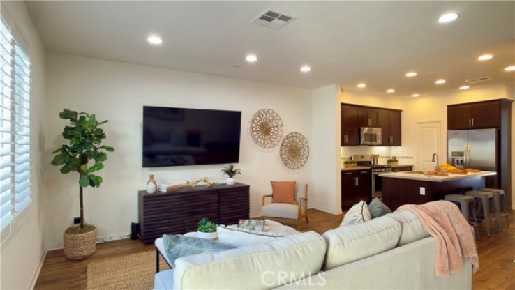 2 Bed Home for Sale in Hawthorne, California