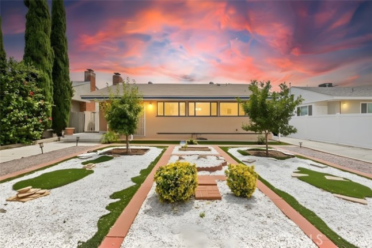 2 Bed Home for Sale in North Hollywood, California